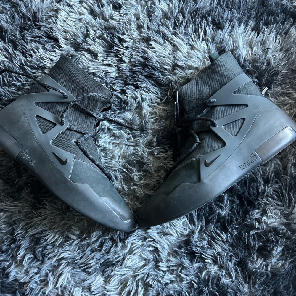FEAR OF GOD X NIKE